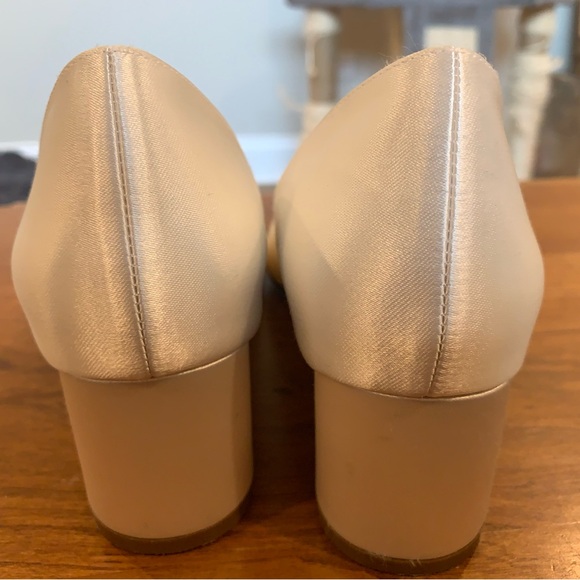 Rainbow Club UK May Block Heel, Ivory Satin, Size 8.5 US Or 6.5 UK - Picture 3 of 8